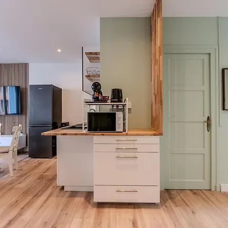 500m Tram: 2 Bedrooms - Fiber Wifi - Comfort + Апартаменти
